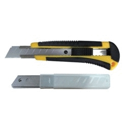 Нож технический ♦ усиленный обрезиненный корпус лезвие 18 мм+3 запасных